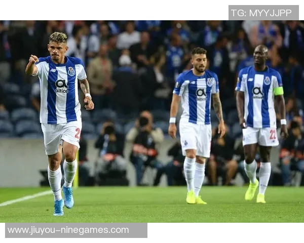 波尔图大胜AC米兰5-1战术解析与惨败瞬间回顾